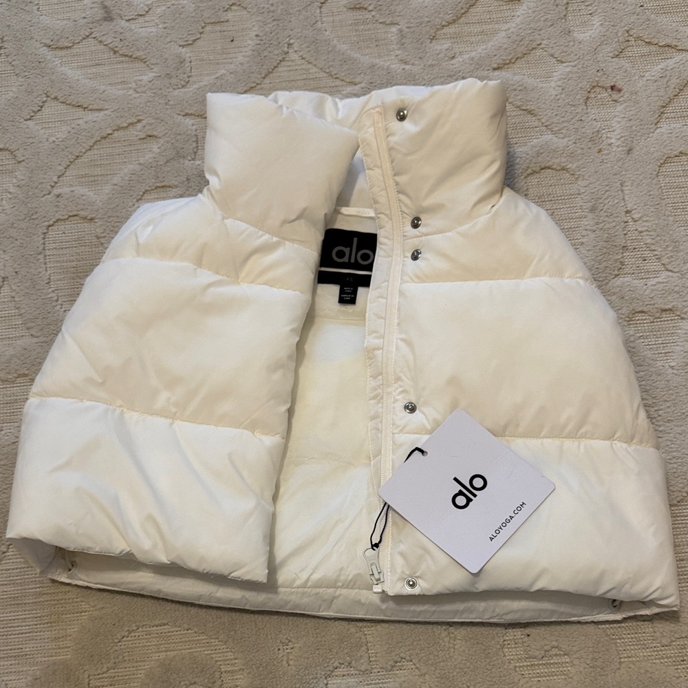 ALO Yoga Cropped Gold Rush Puffer Vest- Ivory- NWT
